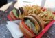 In-N-Out Double-Double und Cheeseburger